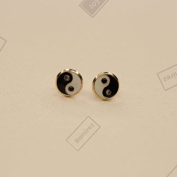 Yin Yang Stud Earrings, Solid 14K Yellow Gold — Aretes Yin Yang, Oro Amarillo. - Picture 2 of 8